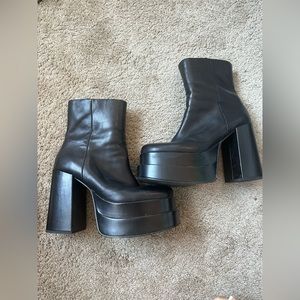 Steve Madden Cobra Women’s Boots in Black - Size 11